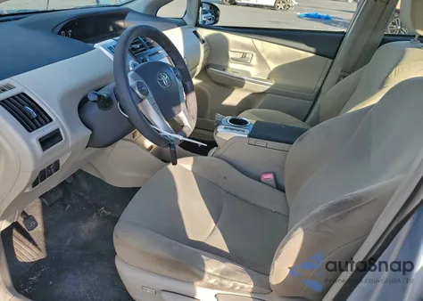 2013 Toyota Prius V z USA, uszkodzony, nr VIN JTDZN3EU3D3188619